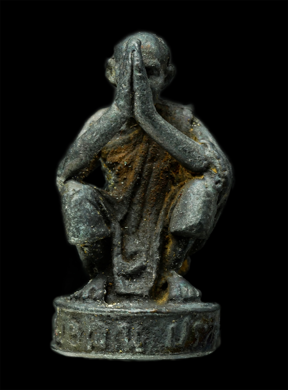 2569-03-04 (134)p.jpg - รูปหล่อหลวงพ่อคูณ วัดบ้านไร่ จ.นครราชสีมา รุ่นมหาเศรษฐี 9 บารมี ปี2536 ออกวัดเขาวงษ์หนองม่วง จ.ลพบุรี เนื้อโลหะผสม ตอกโค๊ต พระเก่าสวย มวลสารดี น่าเก็บ [..] | https://kamulet.in.th